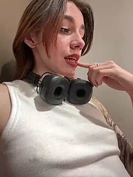 Lily  Belle online show from 03.14.25
