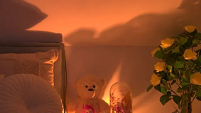 AngeliqueSkye online show from 10.24.25