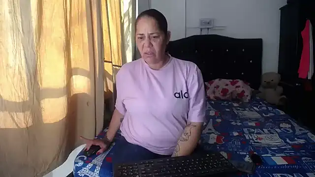 merryymaturee  online show from 10.15.25