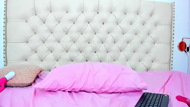 Kim Eli online show from 01.04.25