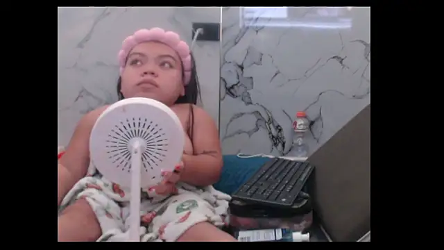 Snapshot of Michelle_Brooks chatting on 10.19.25 Michelle Brooks online show from 10.19.25