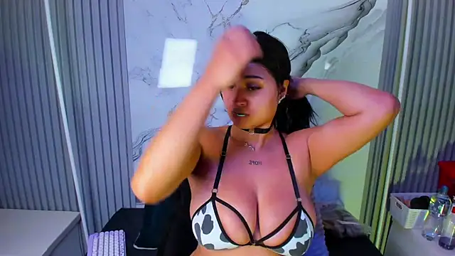venusowen  online show from 05.19.26
