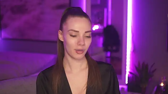 Snapshot of StephanieNeeson chatting on 12.28.24 StephanieNeeson online show from 12.28.24