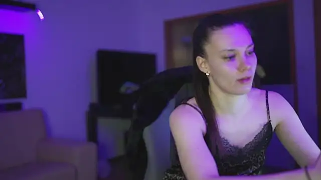 Snapshot of StephanieNeeson chatting on 02.28.25 StephanieNeeson online show from 02.28.25