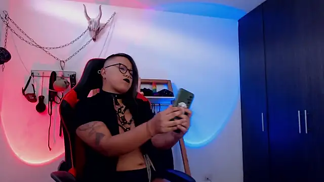 Snapshot of LilithSharon chatting on 10.15.25 LilithSharon online show from 10.15.25