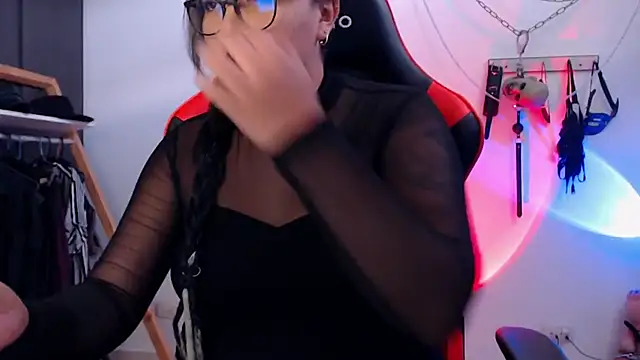 Snapshot of LilithSharon chatting on 10.16.25 LilithSharon online show from 10.16.25