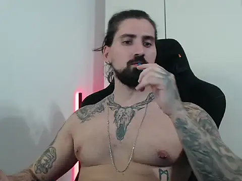 Snapshot of MateoHunk chatting on 09.30.25 MateoHunk online show from 09.30.25