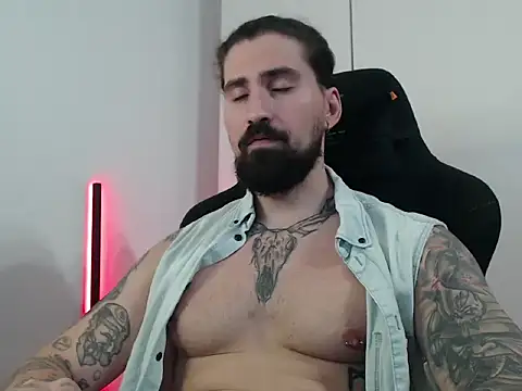 Snapshot of MateoHunk chatting on 10.10.25 MateoHunk online show from 10.10.25