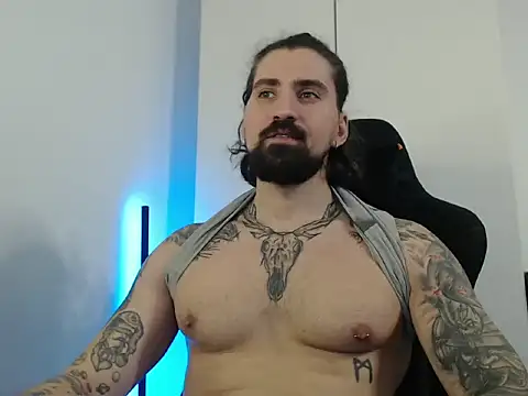 Snapshot of MateoHunk chatting on 10.13.25 MateoHunk online show from 10.13.25