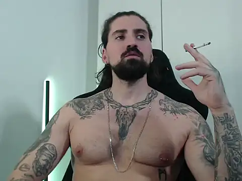 Snapshot of MateoHunk chatting on 10.22.25 MateoHunk online show from 10.22.25