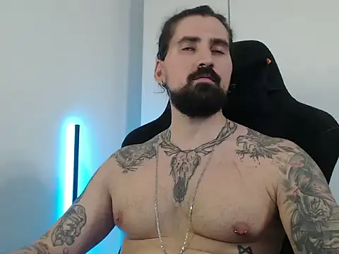 Snapshot of MateoHunk chatting on 10.27.25 MateoHunk online show from 10.27.25