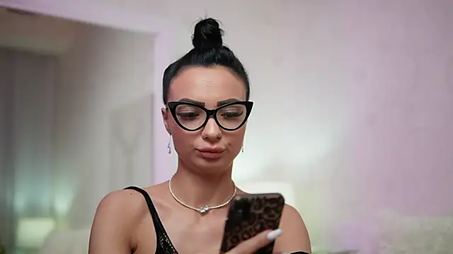 Snapshot of MaraJolie chatting on 01.25.25 MaraJolie online show from 01.25.25