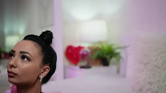 Snapshot of MaraJolie chatting on 02.19.25 MaraJolie online show from 02.19.25