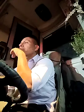 alexchir4 online show from 10.22.25