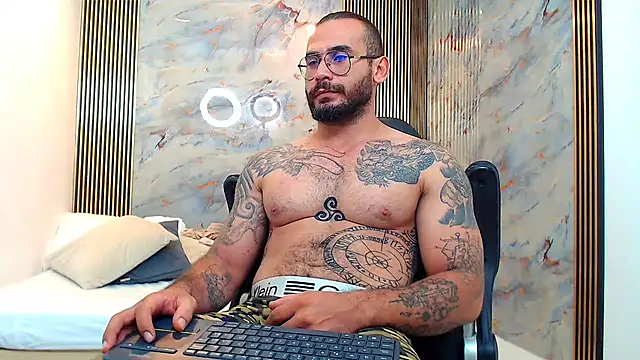 Snapshot of hanz_col chatting on 01.25.25 hanz col online show from 01.25.25