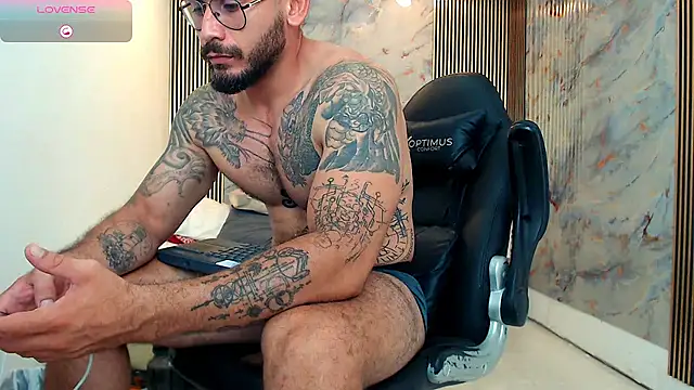 Snapshot of hanz_col chatting on 02.01.25 hanz col online show from 02.01.25
