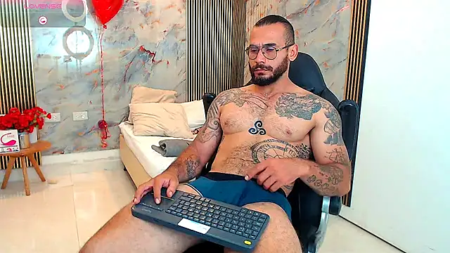 Snapshot of hanz_col chatting on 02.11.25 hanz col online show from 02.11.25