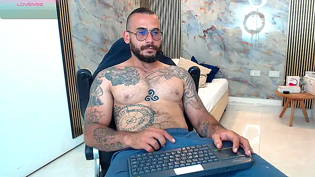 Snapshot of hanz_col chatting on 02.22.25 hanz col online show from 02.22.25