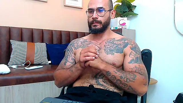 Snapshot of hanz_col chatting on 03.17.25 hanz col online show from 03.17.25