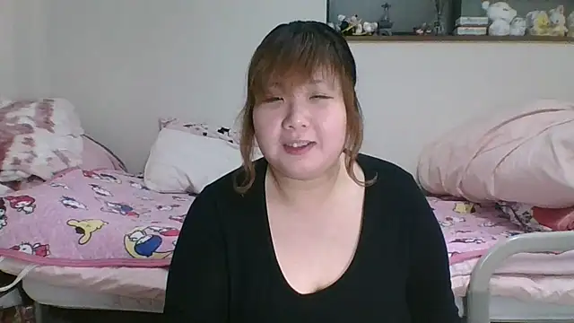 Snapshot of SAKU-RA-chan chatting on 03.01.25 SAKU-RA-chan online show from 03.01.25