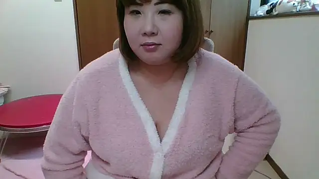 Snapshot of SAKU-RA-chan chatting on 02.26.26 SAKU-RA-chan online show from 02.26.26