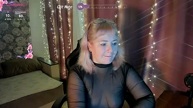Snapshot of Victoria_Di chatting on 12.21.24 Victoria Di online show from 12.21.24