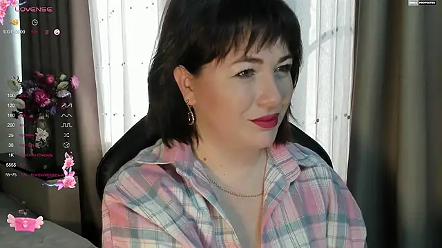 Snapshot of Victoria_Di chatting on 09.15.25 Victoria Di online show from 09.15.25