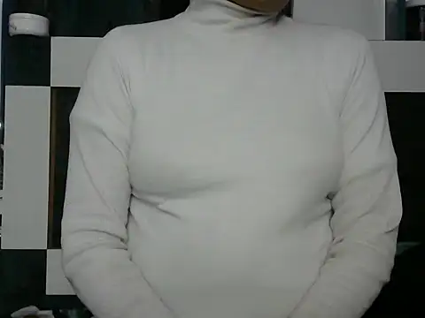 Snapshot of l_l_ish chatting on 01.06.25 l l ish online show from 01.06.25