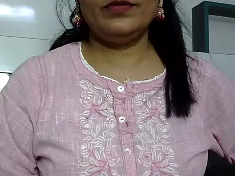 Snapshot of l_l_ish chatting on 02.13.25 l l ish online show from 02.13.25