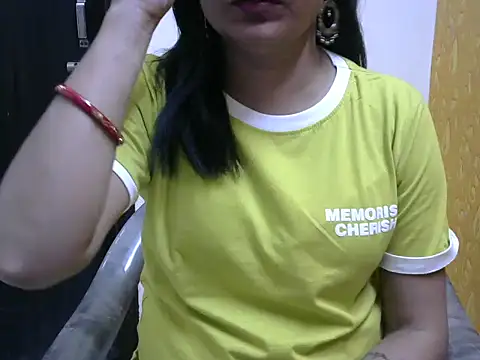 Snapshot of l_l_ish chatting on 03.15.25 l l ish online show from 03.15.25