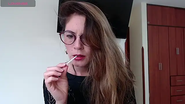 Snapshot of Hanny_24 chatting on 12.21.24 Hanny 24 online show from 12.21.24