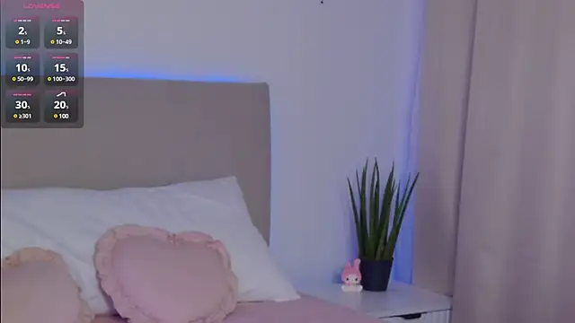 Lisa Moones online show from 01.06.25