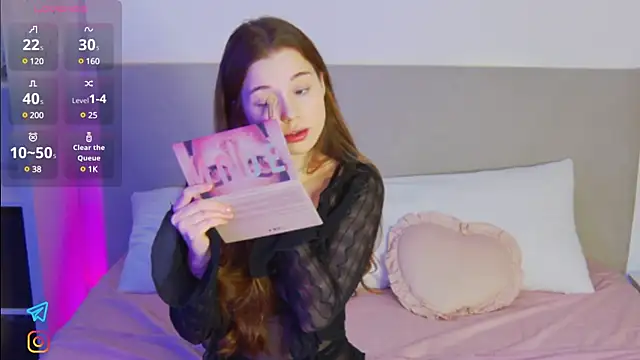 Lisa Moones online show from 02.06.25