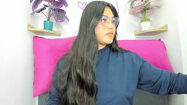 Little Ivy online show from 09.16.25