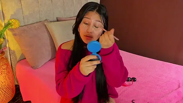 Little Ivy online show from 10.22.25