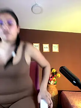 Little Ivy online show from 11.25.25