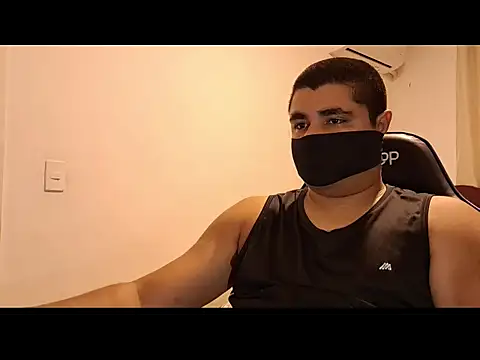 Snapshot of LeoPutaria chatting on 10.12.25 LeoPutaria online show from 10.12.25