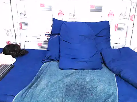 Honeybumsx32 online show from 03.02.25