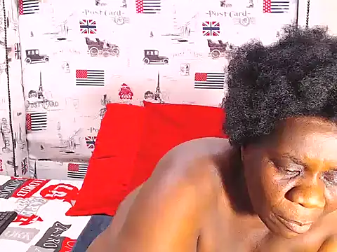 Honeybumsx32 online show from 09.10.25