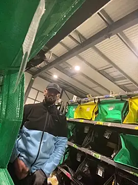 Snapshot of benben190 chatting on 03.10.25 benben190 online show from 03.10.25