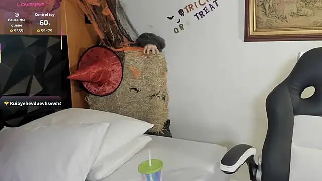 Wendy Marchall online show from 11.03.25