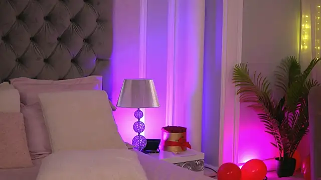 YasmineShaw online show from 03.19.25