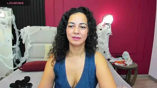 Linda Insatiable online show from 10.26.25