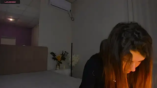 Snapshot of Laura_Leee chatting on 12.22.24 Laura Leee online show from 12.22.24