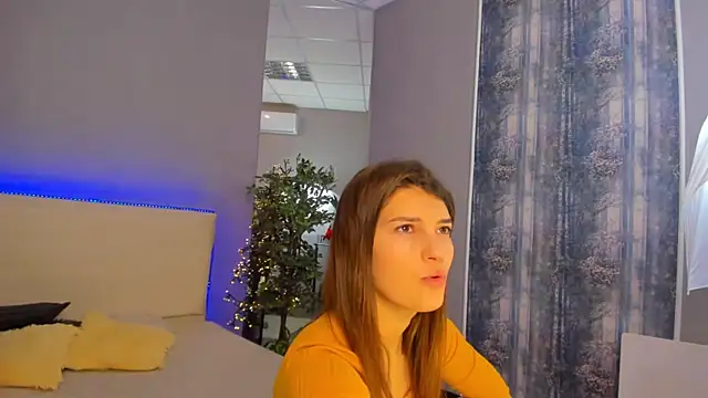Snapshot of Laura_Leee chatting on 01.18.25 Laura Leee online show from 01.18.25