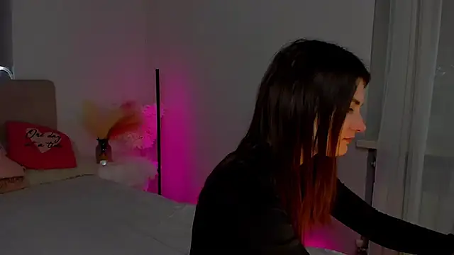Snapshot of Laura_Leee chatting on 02.25.25 Laura Leee online show from 02.25.25