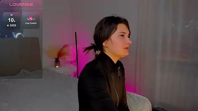 Snapshot of Laura_Leee chatting on 02.25.25 Laura Leee online show from 02.25.25
