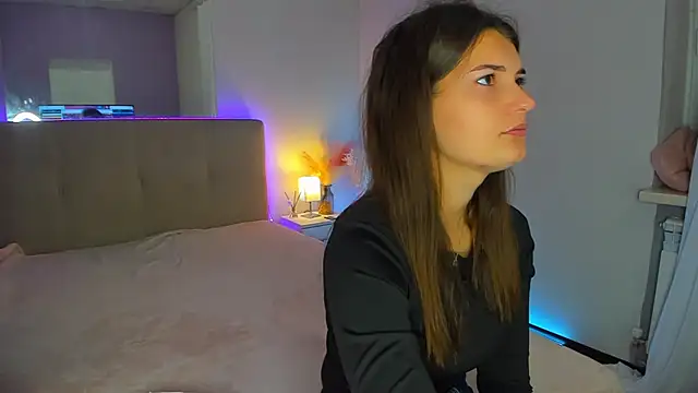 Laura Leee online show from 10.07.25