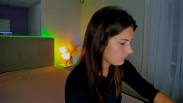 Laura Leee online show from 10.12.25