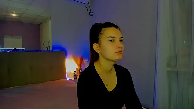 Laura Leee online show from 11.12.25